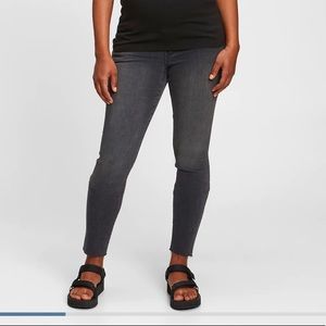 Gap Maternity Jeans (US 30 short)